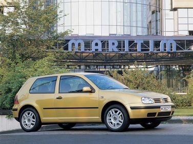 Volkswagen Golf رابعاً، هاتشباك 3 أبواب — منظر أمامي أيمن
