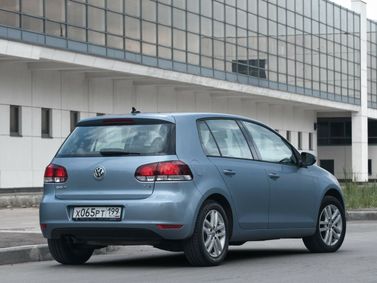 Volkswagen Golf سادساً، هاتشباك 5 أبواب — منظر خلفي أيمن