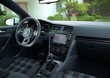 Volkswagen Golf GTI سابعاً، هاتشباك 5 أبواب — لوحة القيادة