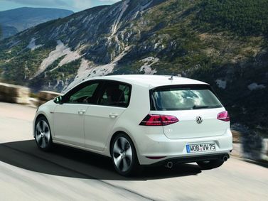 Volkswagen Golf GTI سابعاً، هاتشباك 5 أبواب — منظر خلفي أيمن