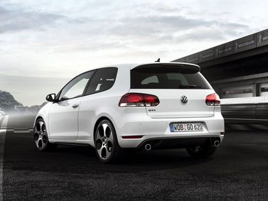 Volkswagen Golf GTI سادساً، هاتشباك 3 أبواب — منظر خلفي أيمن