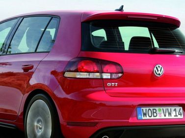Volkswagen Golf GTI سادساً، هاتشباك 5 أبواب — منظر خلفي أيمن