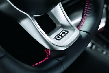 Volkswagen Golf GTI سابعاً، هاتشباك 5 أبواب — عجلة القيادة