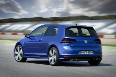 Volkswagen Golf R VII, Хэтчбек 3 дв. — вид сзади справа