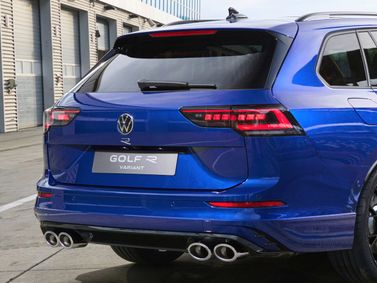 Volkswagen Golf R فيس ليفت الثامن، واجون 5 أبواب — منظر خلفي
