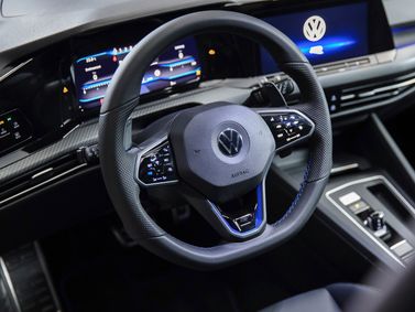 Volkswagen Golf R ثامناً، هاتشباك 5 أبواب — عجلة القيادة
