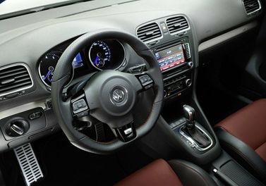 Volkswagen Golf R سادساً، هاتشباك 3 أبواب — منطقة السائق
