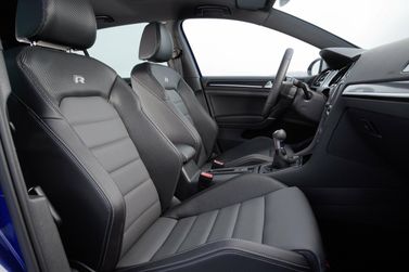 Volkswagen Golf R سابعاً، هاتشباك 5 أبواب — المقاعد الأمامية