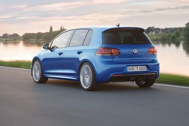 Volkswagen Golf R سادساً، هاتشباك 5 أبواب — منظر خلفي أيمن