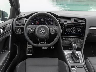 Volkswagen Golf R فيس ليفت السابع، واجون 5 أبواب — منطقة السائق