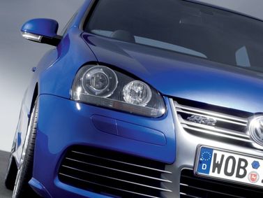 Volkswagen Golf R32 V, Хэтчбек 3 дв. — вид спереди справа