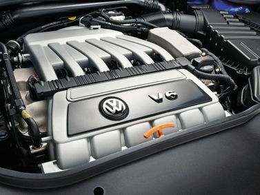 Volkswagen Golf R32 V, Хэтчбек 3 дв. — моторный отсек