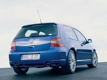 Volkswagen Golf R32 IV, Хэтчбек 3 дв. — вид сзади справа