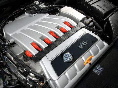 Volkswagen Golf R32 V, Хэтчбек 5 дв. — моторный отсек