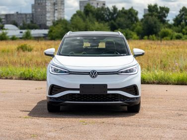 Volkswagen ID.4، دفع رباعي 5 أبواب X — منظر أمامي