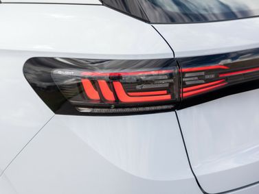 Volkswagen ID.4، دفع رباعي 5 أبواب X — المصباح الخلفي