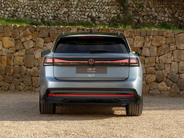 Volkswagen ID.7، واجون — منظر خلفي