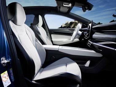 Volkswagen ID.7، ليفتباك — المقاعد الأمامية