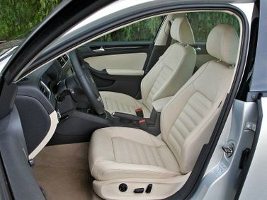 Volkswagen Jetta VI, Седан — передние сиденья