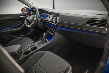 Volkswagen Jetta فيس ليفت السابع، سيدان — منطقة السائق