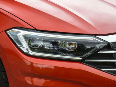 Volkswagen Jetta سابعاً، سيدان — المصباح الأمامي