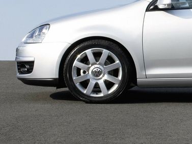 Volkswagen Jetta V، سيدان — منظر أمامي أيسر