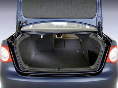 Volkswagen Jetta V، سيدان — حجرة الأمتعة