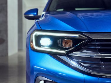 Volkswagen Jetta فيس ليفت السابع، سيدان — المصباح الأمامي