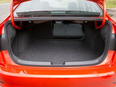 Volkswagen Jetta سابعاً، سيدان — حجرة الأمتعة