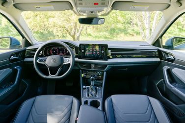 Volkswagen Jetta عملية فيس ليفت السابع 2، سيدان — منطقة السائق