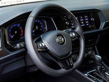Volkswagen Jetta سابعاً، سيدان — منطقة السائق