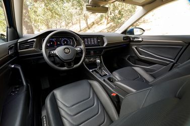 Volkswagen Jetta سابعاً، سيدان — منطقة السائق