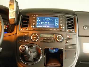 Volkswagen Multivan T5، ميني فان — الكونسول الوسطي