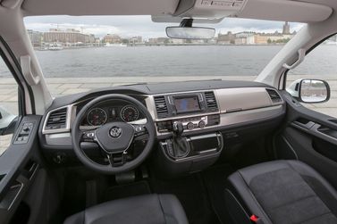 Volkswagen Multivan T6، ميني فان — لوحة القيادة