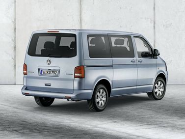 Volkswagen Multivan عملية فيس ليفت T5، ميني فان — منظر خلفي أيمن