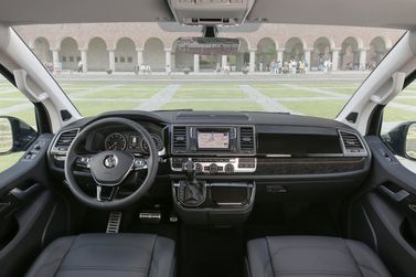 Volkswagen Multivan T6، ميني فان — لوحة القيادة