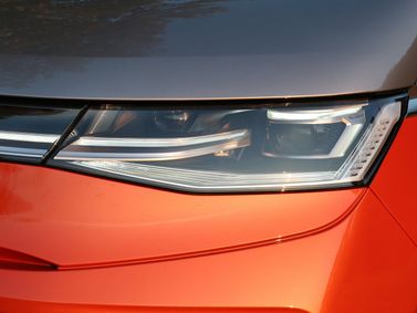 Volkswagen Multivan T7، ميني فان — المصباح الأمامي