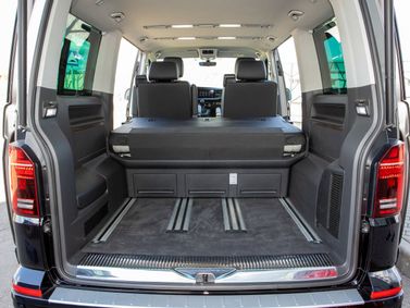 Volkswagen Multivan عملية فيس ليفت T6، ميني فان — حجرة الأمتعة