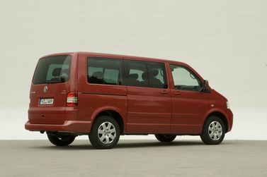 Volkswagen Multivan T5، ميني فان — منظر خلفي أيمن