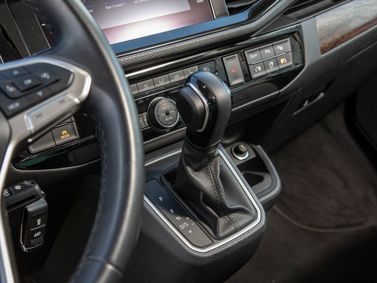 Volkswagen Multivan عملية فيس ليفت T6، ميني فان — محدد ناقل الحركة