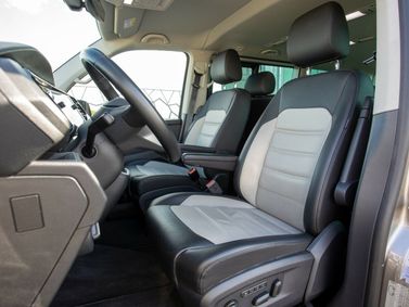 Volkswagen Multivan عملية فيس ليفت T6، ميني فان — المقاعد الأمامية