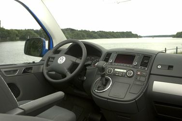 Volkswagen Multivan T5، ميني فان — منطقة السائق