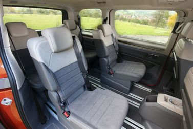 Volkswagen Multivan T7، ميني فان — المقاعد الخلفية