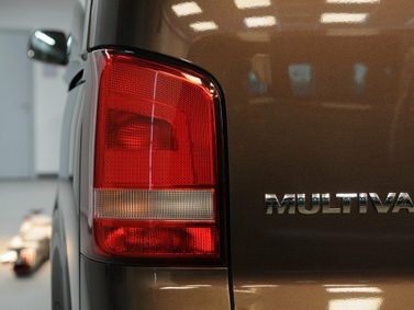 Volkswagen Multivan عملية فيس ليفت T5، ميني فان Long — المصباح الخلفي
