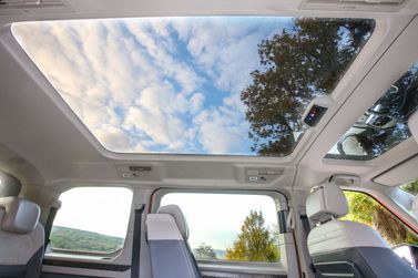 Volkswagen Multivan T7، ميني فان — منظر عام للمقصورة