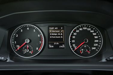 Volkswagen Multivan T6، ميني فان — لوحة العدادات