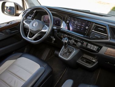 Volkswagen Multivan عملية فيس ليفت T6، ميني فان — منطقة السائق
