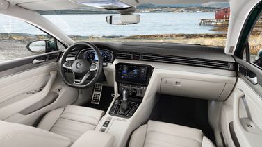 Volkswagen Passat عملية فيس ليفت B8، واجون 5 أبواب Alltrack — لوحة القيادة