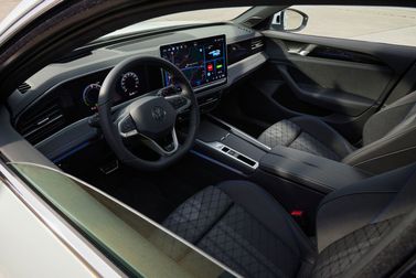 Volkswagen Passat B9، واجون 5 أبواب — منطقة السائق