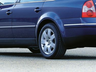 Volkswagen Passat عملية فيس ليفت B5، سيدان — منظر خلفي أيسر